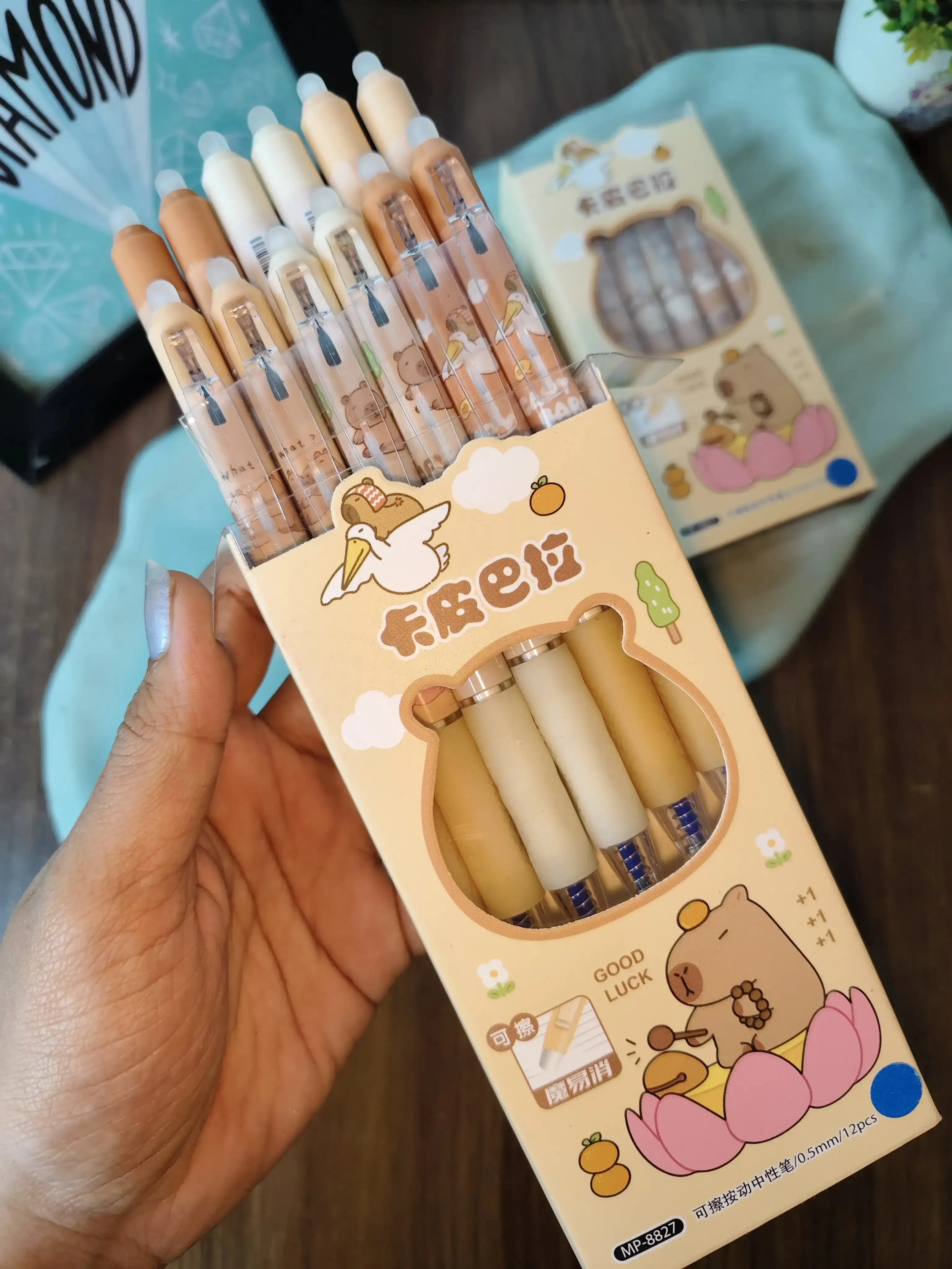 Capy bara erasable pen set
